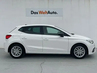 Usado Seat Ibiza FR 110 CV (80 kW) 2022 Blanco Utilitario