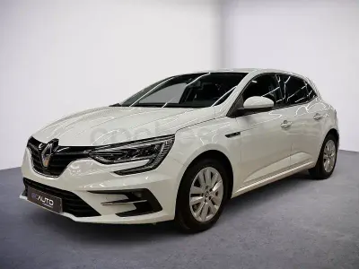 Usado Renault Mégane II Equilibre 115 CV (84 kW) 2023 Blanco Berlina