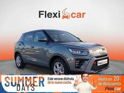 Granate Usado 2024 Ssangyong (KGM) Tivoli SUV | 18.590 € (Un poco caro)