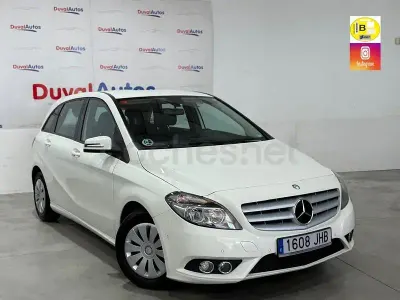 Usado Mercedes B180 Urban 109 CV (80 kW) 2014 Blanco Utilitario