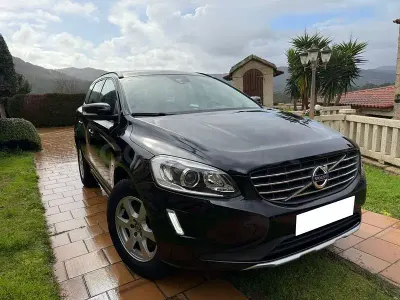 Käytetty Volvo XC60 Kinetic 136 HP (100 kW) 2013 Musta Katumaasturi