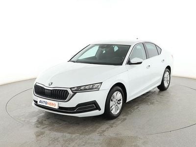 Usado Skoda Octavia Selection 150 CV (110 kW) 2024 Blanco Berlina