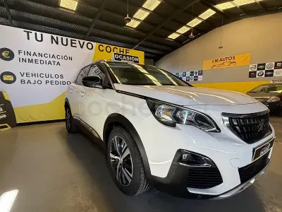 Usado Peugeot 3008 Allure 130 CV (95 kW) 2019 Blanco SUV