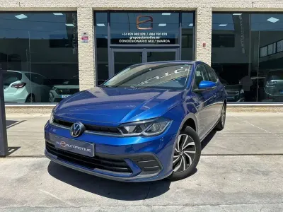 Usado VW Polo Life 95 CV (69 kW) 2023 Azul Utilitario