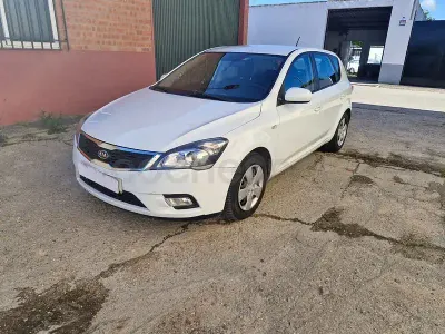 Usado Kia Ceed 115 CV (84 kW) 2011 Blanco Utilitario