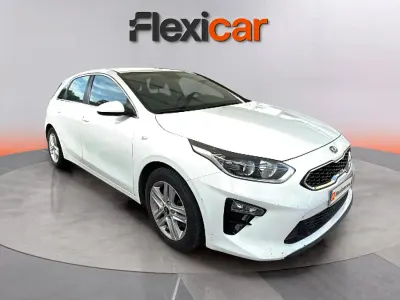 Usado Kia Ceed 120 CV (88 kW) 2021 Blanco Utilitario