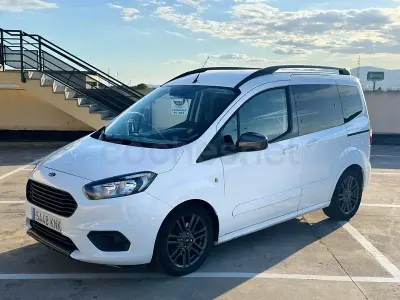 Begagnad Ford Tourneo Courier Sport 100 HK (73 kW) 2018 Vit Minibuss