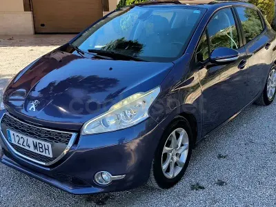 Usado Peugeot 208 Active 68 CV (50 kW) 2014 Azul Utilitario