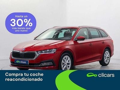 Usado Skoda Octavia Selection 110 CV (80 kW) 2023 Rojo Familiar