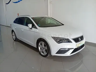 Usado Seat Leon FR 150 CV (110 kW) 2019 Blanco Familiar