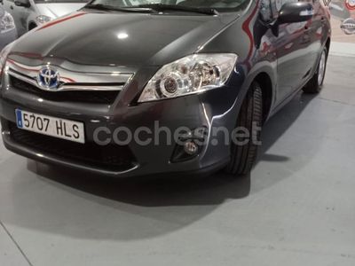 Toyota Auris Hybrid