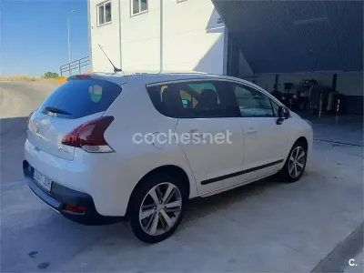 Usado Peugeot 3008 Allure 120 CV (88 kW) 2015 Blanco Familiar