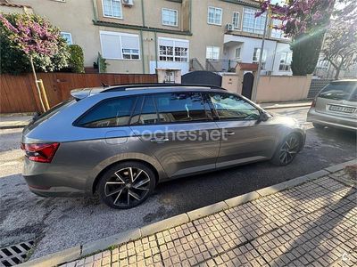 Usado Skoda Superb SportLine 150 CV (110 kW) 2022 Gris / plata Familiar