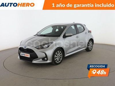 Gris Usado 2024 Toyota Yaris Hybrid Active Berlina | 21.699 € (Precio justo)