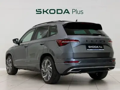 Usado Skoda Karoq SportLine 190 CV (139 kW) 2022 Gris SUV
