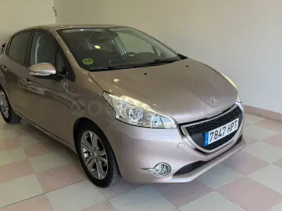 Usado Peugeot 208 Active 92 CV (67 kW) 2013 Gris / plata Utilitario