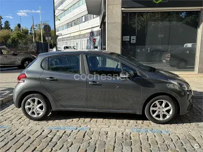 Usado Peugeot 208 Access 82 CV (60 kW) 2015 Gris / plata Utilitario