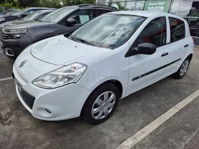 Usado Renault Clio IV Authentique 75 CV (55 kW) 2013 Blanco Berlina