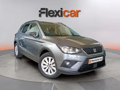 Usado Seat Arona Ecomotive 116 CV (85 kW) 2018 Gris SUV