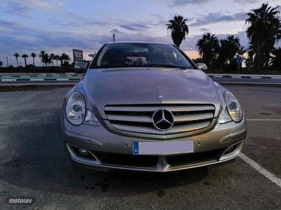 Usado Mercedes R320 224 CV (164 kW) 2007 Plateado Monovolumen