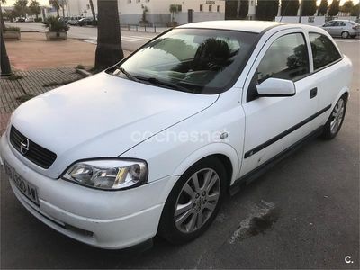 Usado Opel Astra Sportive 136 CV (100 kW) 2000 Blanco Berlina