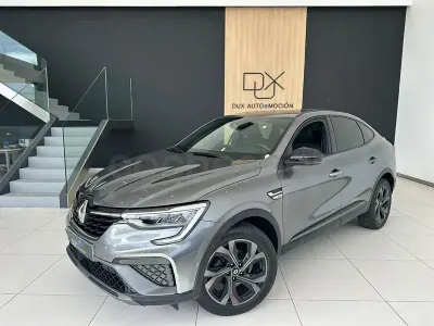 Usado Renault Arkana RS Line 160 CV (117 kW) 2023 Gris / plata SUV