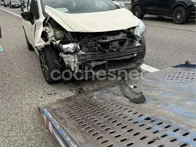 Usado Nissan Micra N-Connecta 90 CV (66 kW) 2018 Beige Utilitario