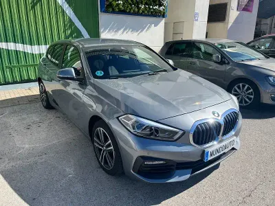Usado BMW 118 150 CV (110 kW) 2022 Gris / plata Utilitario