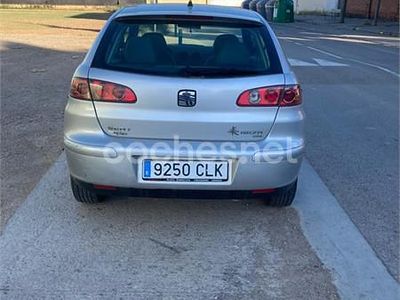 Usado Seat Ibiza Fresh 64 CV (47 kW) 2003 Gris / plata Utilitario