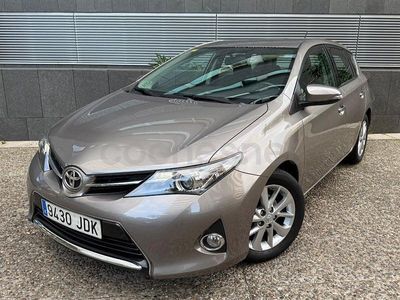 Usado Toyota Auris 132 CV (97 kW) 2015 Marrón Berlina