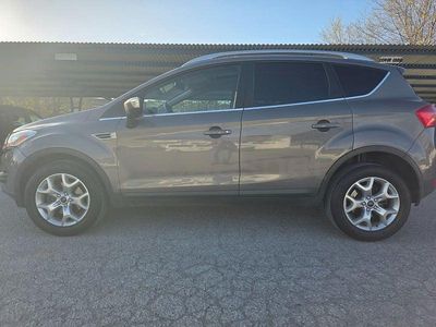Usado Ford Kuga Titanium 140 HP (102 kW) 2011 Cinzento SUV