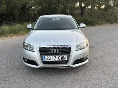 Usado Audi A3 Attraction 105 CV (77 kW) 2010 Gris / plata Utilitario