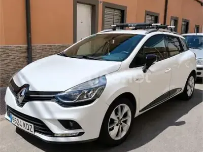 Usado Renault Clio GrandTour LIMITED 90 CV (66 kW) 2017 Blanco Familiar