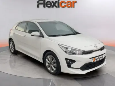 Usado Kia Rio Sport 120 CV (88 kW) 2021 Blanco Berlina