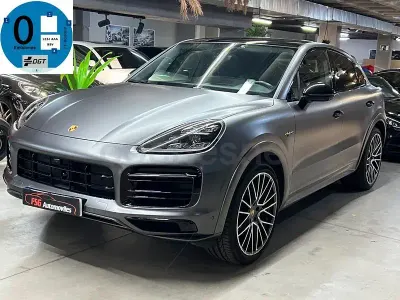 Usado Porsche Cayenne 462 CV (339 kW) 2022 Gris / plata SUV