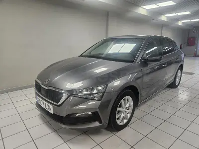 Usado Skoda Scala 95 CV (69 kW) 2022 Gris / plata Utilitario
