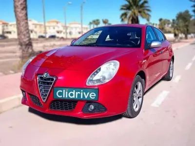 Usado Alfa Romeo Giulietta Distinctive 120 CV (88 kW) 2011 Rojo Utilitario