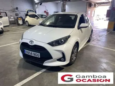 Usado Toyota Yaris Active 116 CV (85 kW) 2025 Blanco Utilitario
