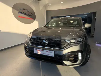 Usado VW T-Roc R 300 CV (220 kW) 2022 Gris / plata SUV