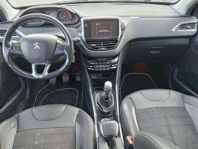Usado Peugeot 2008 Allure 115 CV (84 kW) 2015 Negro SUV