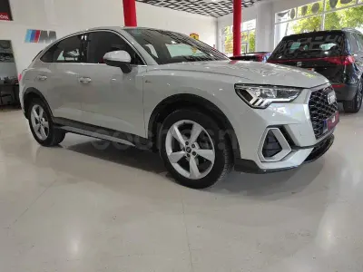 Usado Audi Q3 Sportback S-Line 150 CV (110 kW) 2022 Gris / plata SUV