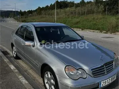 Usado Mercedes C180 Elegance 129 CV (94 kW) 2002 Gris / plata Berlina
