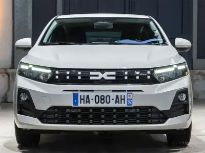 Usado Dacia Sandero Essentiel 90 CV (66 kW) 2018 Azul Utilitario