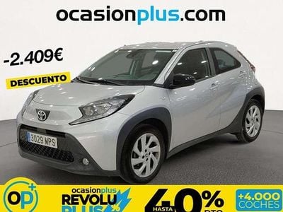 Usado Toyota Aygo Play 72 CV (52 kW) 2024 Gris Utilitario