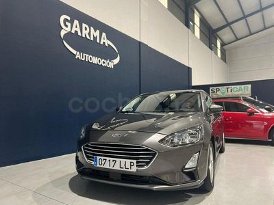 Usado Ford Focus Trend 125 CV (91 kW) 2020 Gris / plata Berlina