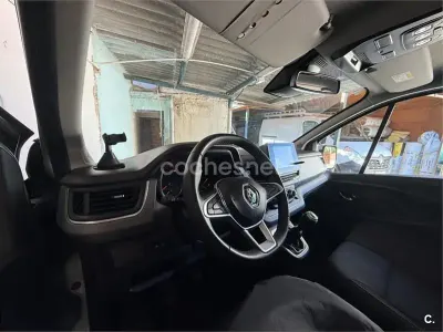 Usado Renault Trafic 150 CV (110 kW) 2022 Gris / plata Monovolumen