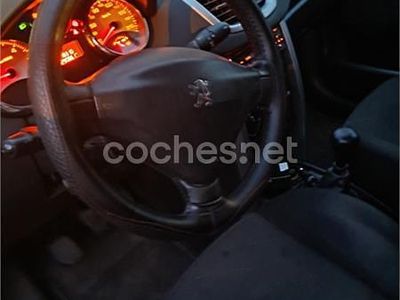 Usado Peugeot 207 90 CV (66 kW) 2008 Blanco Berlina