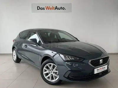 Usado Seat Leon Style 116 CV (85 kW) 2025 Azul Berlina