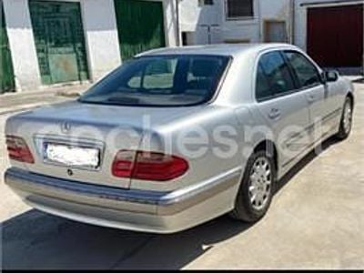 Usado Mercedes E320 Elegance 197 CV (144 kW) 2001 Gris / plata Berlina