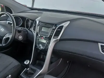Usado Hyundai i30 135 CV (99 kW) 2015 Rojo